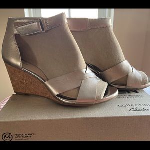 NWT CLARKS WEDGE SANDALS SIZE 8